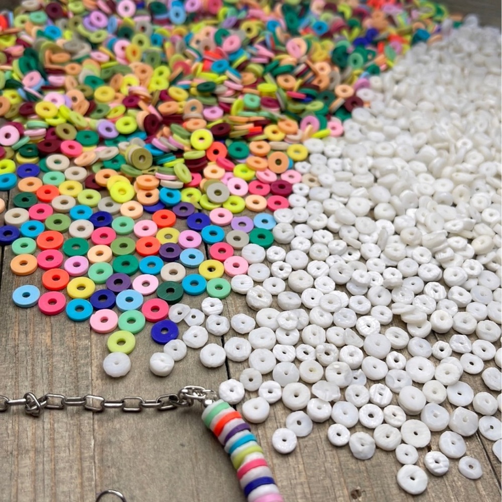 500+ Clay & Round Puka Shell Beads Mixed Jewelry Making Crafting DIY Bundle Lot